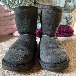 Girl’s black Ugg boot